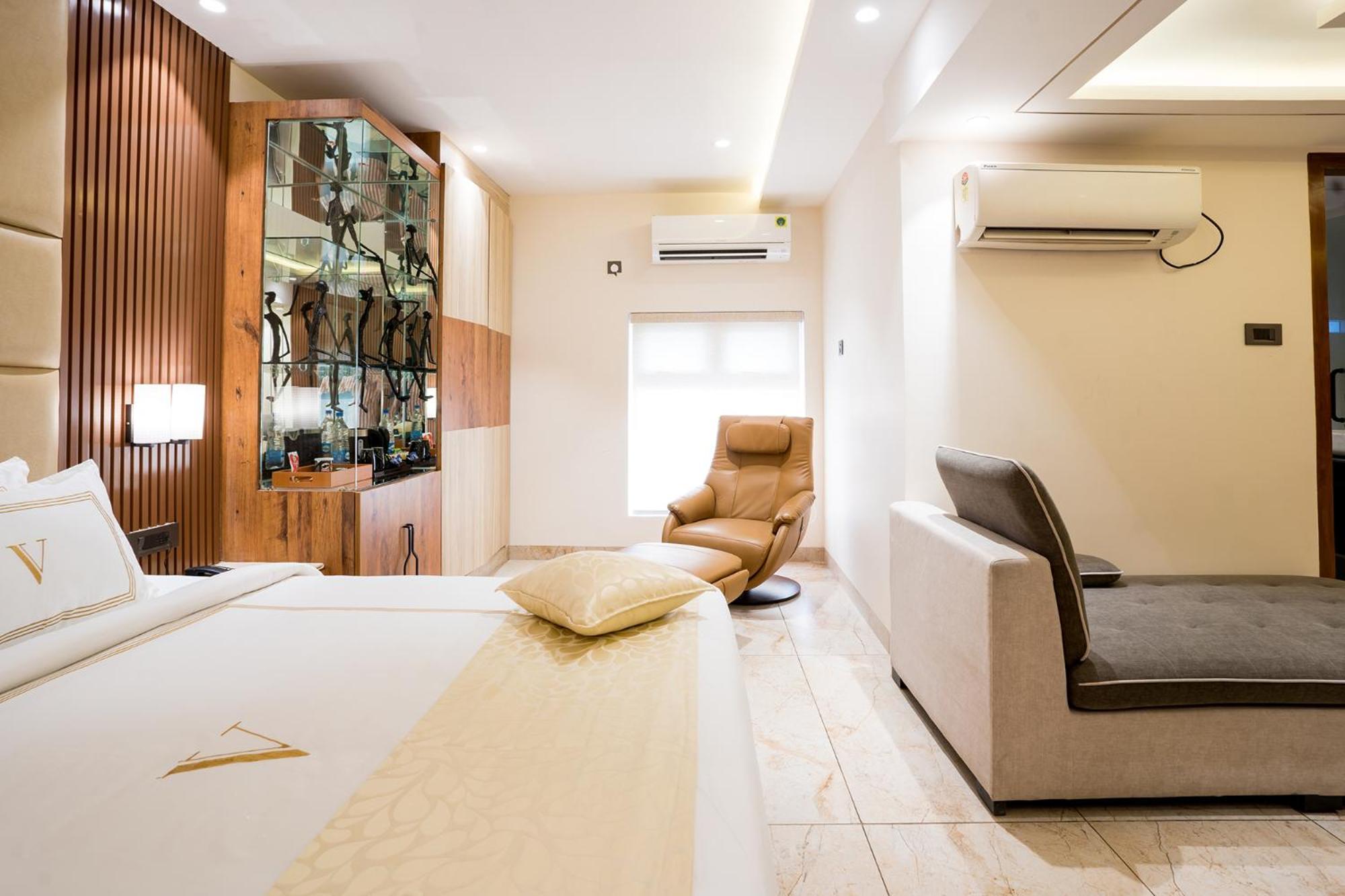 Oriva Vinflora Residency - Nr Lv Prasad Hospital, Banjara Hills Hotel Hyderabad Bagian luar foto