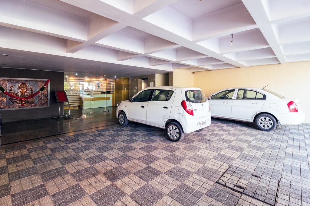Oriva Vinflora Residency - Nr Lv Prasad Hospital, Banjara Hills Hotel Hyderabad Bagian luar foto