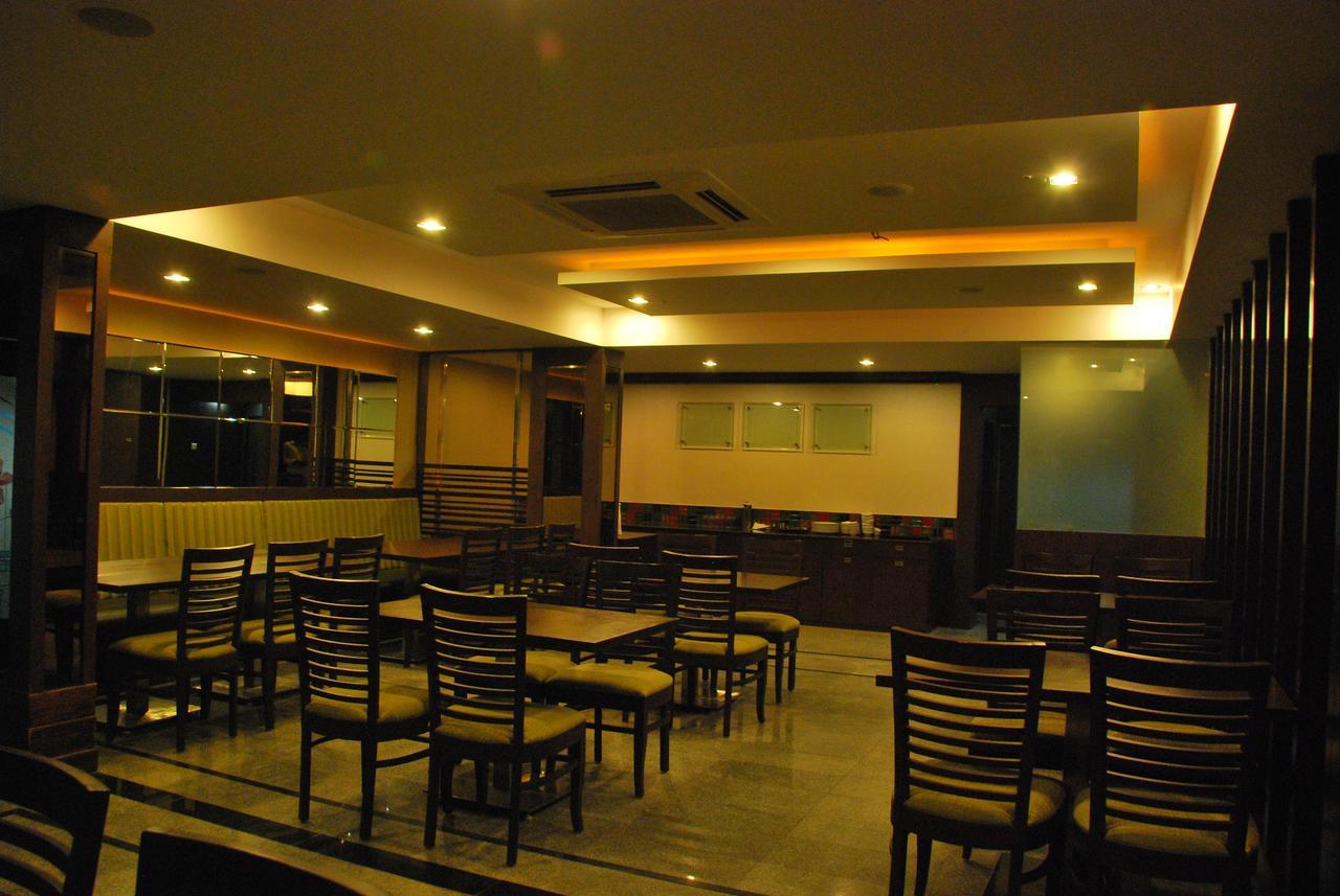 Oriva Vinflora Residency - Nr Lv Prasad Hospital, Banjara Hills Hotel Hyderabad Bagian luar foto